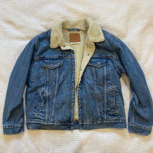 Women’s Levi’s Sherpa Trucker Denim Jacket Size Large